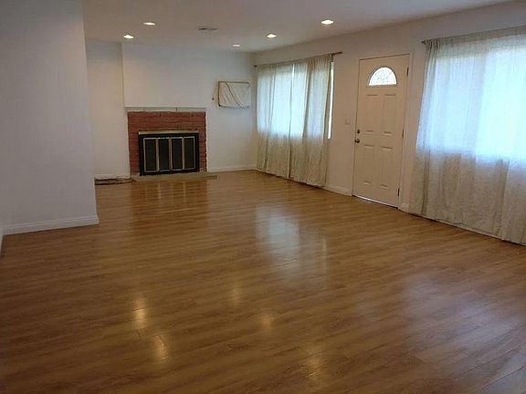 5th image of 1239 E Maplegrove St