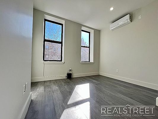 4th image of 277 Linden St