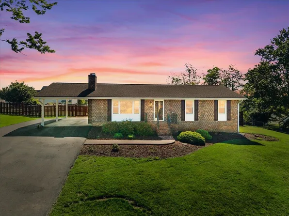 180 Henley Dr, Christiansburg, VA 24073