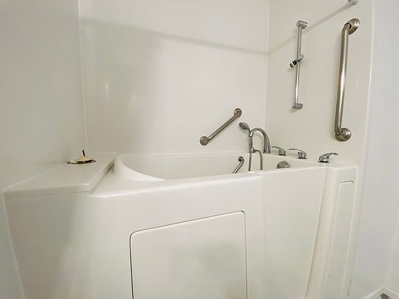 4th image of 1729 Cliffside Dr NW