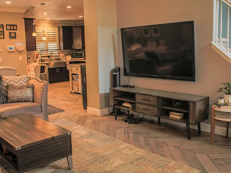 798 Century Ln — Photo 2