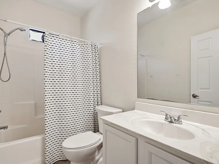 1008 W Saint Charles Ave — Photo 13