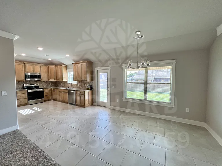 905 Jameson St — Photo 4