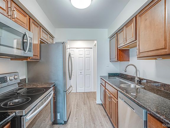 4th image of 29860 W 12 Mile Rd APT 604