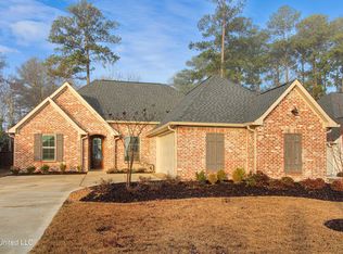 332 Royal Pond Cir, Flowood, MS 39232