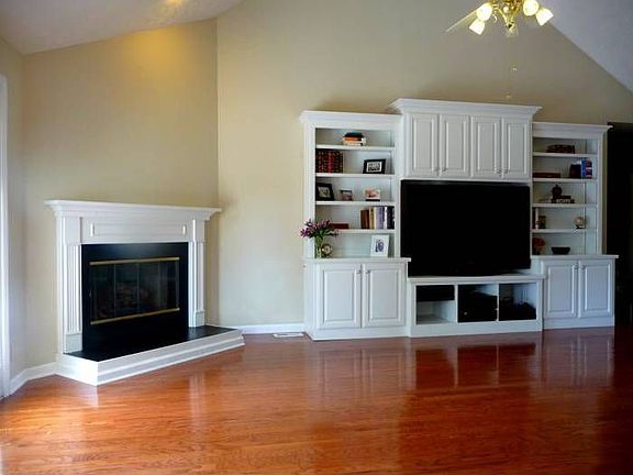 Living Rm w/ built-ins