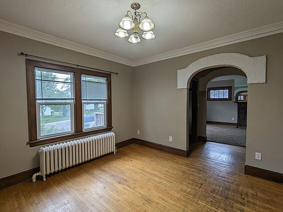 5th image of 215 W Arrowhead Rd