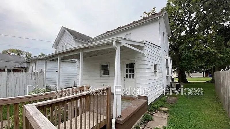 3 bed, 1.0 bath, 1320 sqft, $1,095 — Photo 4