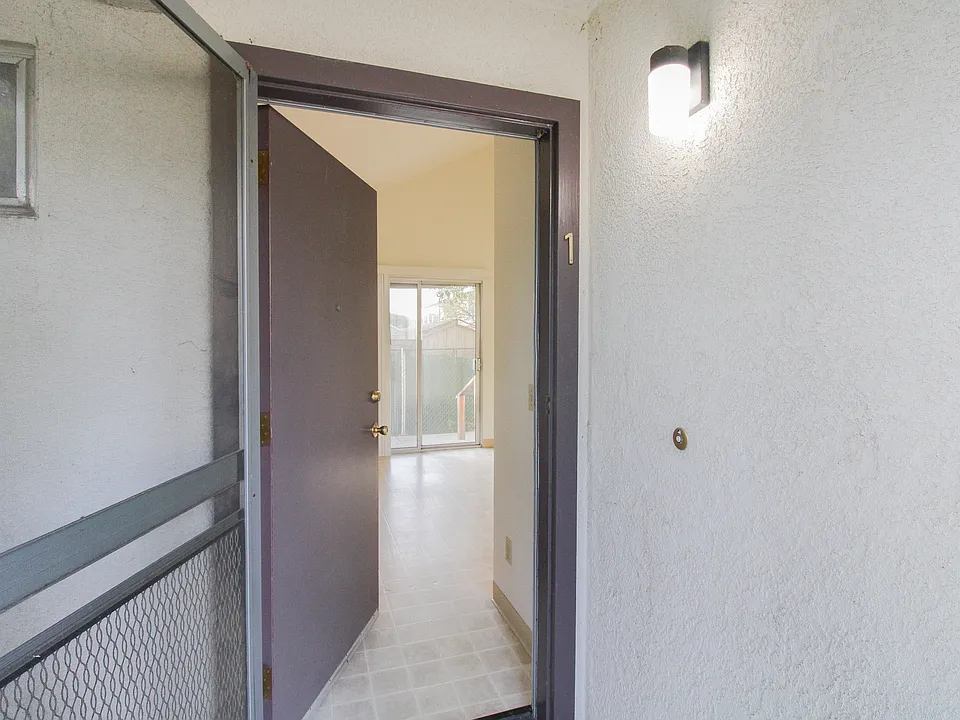 369 Sandercock St #1