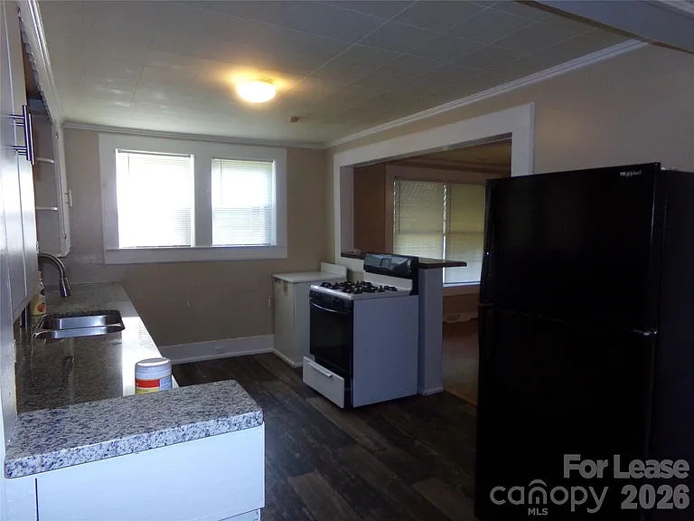 729 Spruce St — Photo 5