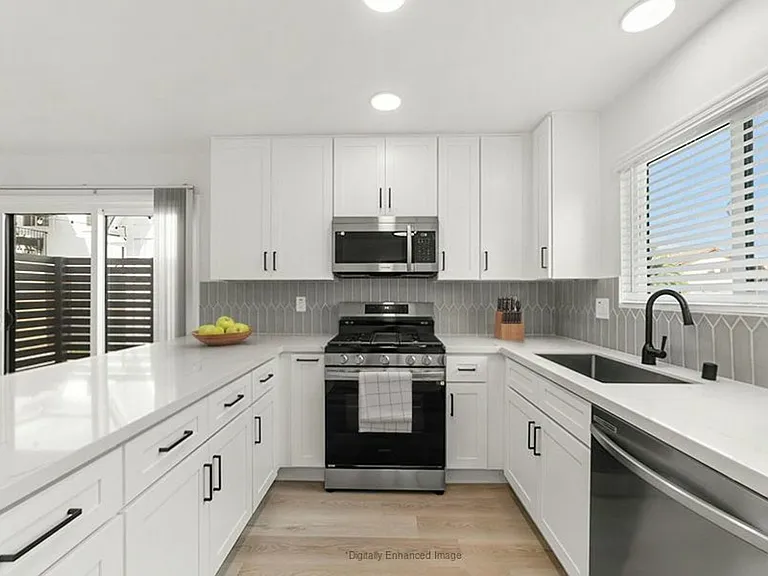 Limited-Time Offer: Ask about our $1,000 Look & Lease special*. — Photo 12