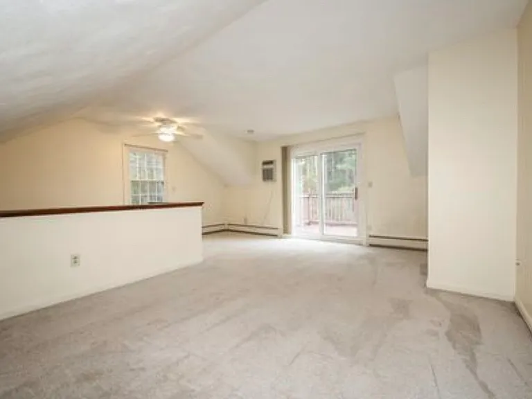 38 Stillwater Dr — Photo 8