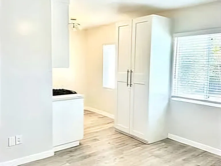 613 S Prairie Avenue — Photo 3