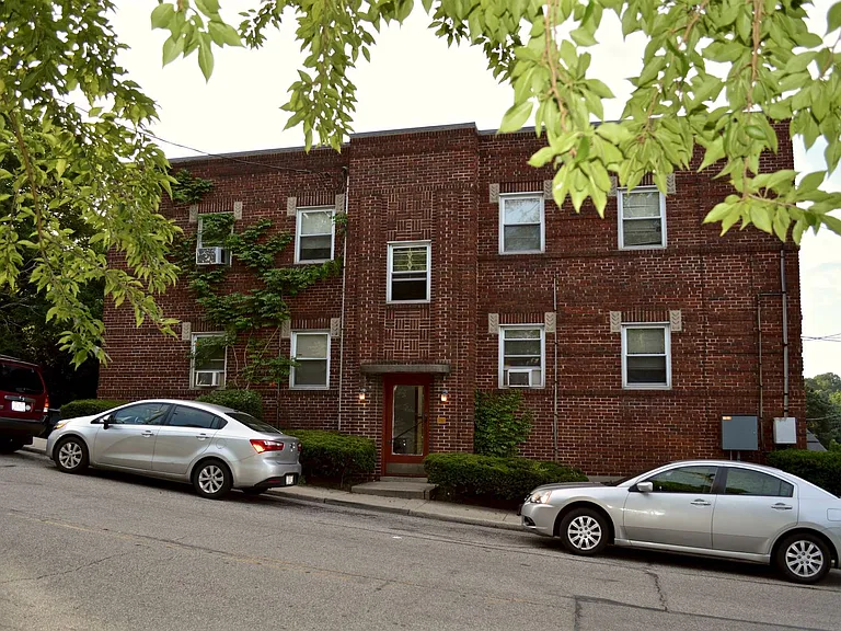 960 Ludlow Ave — Photo 5