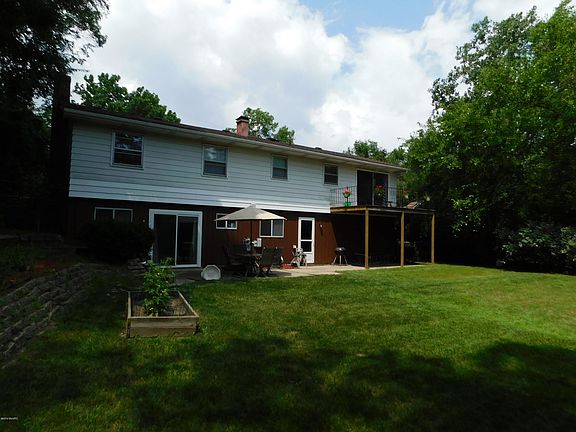 5th image of 1120 Elmdale St NE