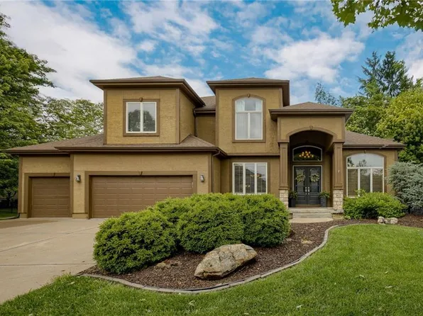 5204 W 166th St, Overland Park, KS 66085