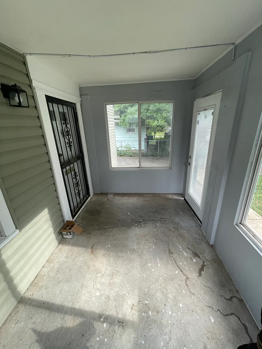 Building Photo - 5105 Rosslyn Ave