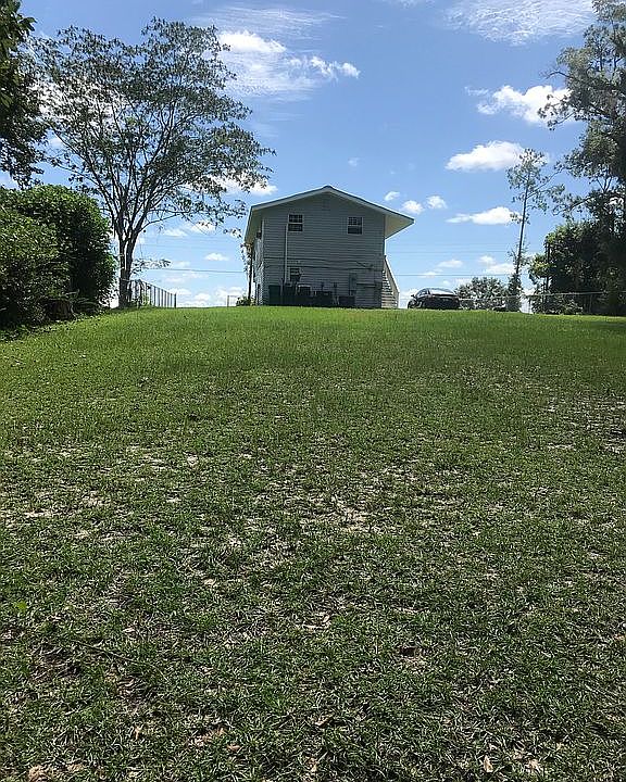 2nd image of 399 Lakepoint Rd