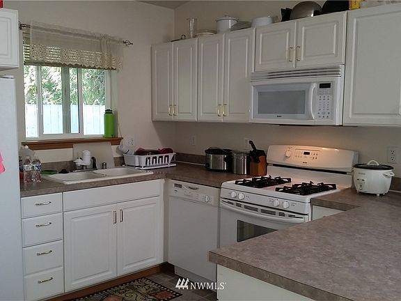 4th image of 6006 6008 115th Street E