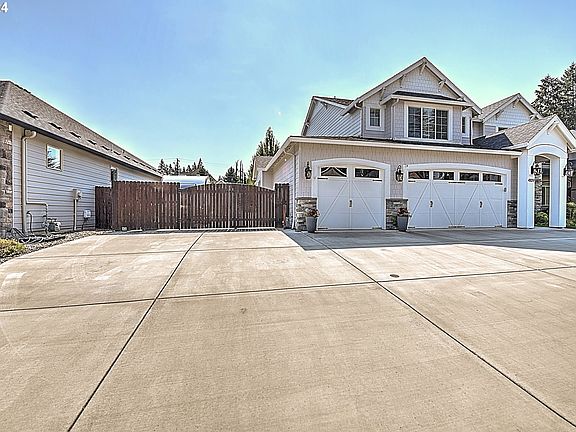 3rd image of 4109 NE 132nd Cir