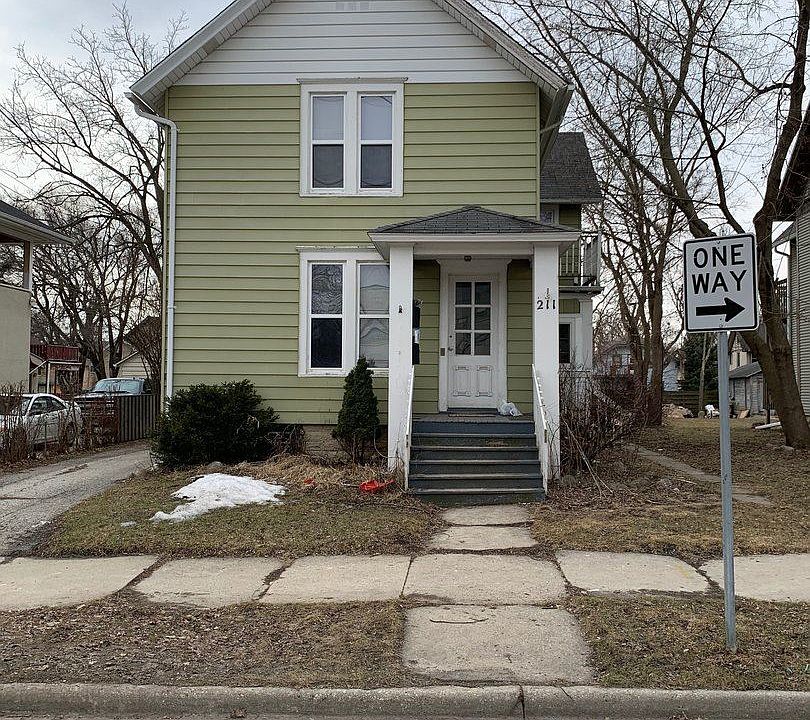 2nd image of 211 E Park Ave