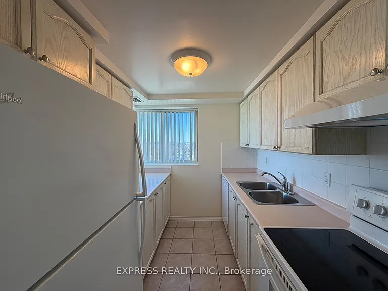 39 Pemberton Ave #LPH07 — Photo 3