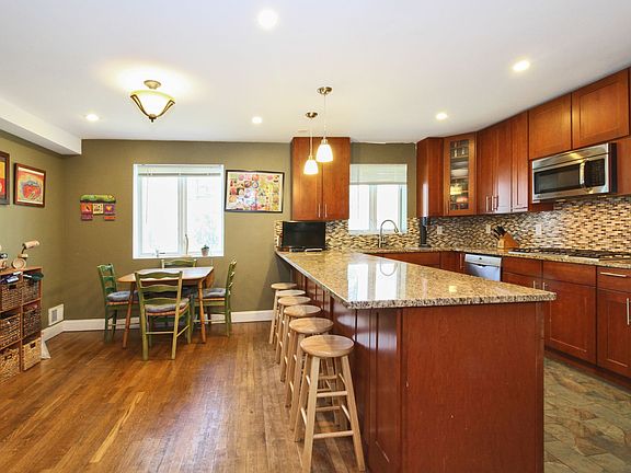 5th image of 5615 Arlington Ave