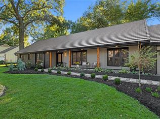9308 Cherokee Pl, Leawood, KS 66206