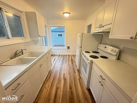 5th image of 1418-1420 S Queen Ave #1418