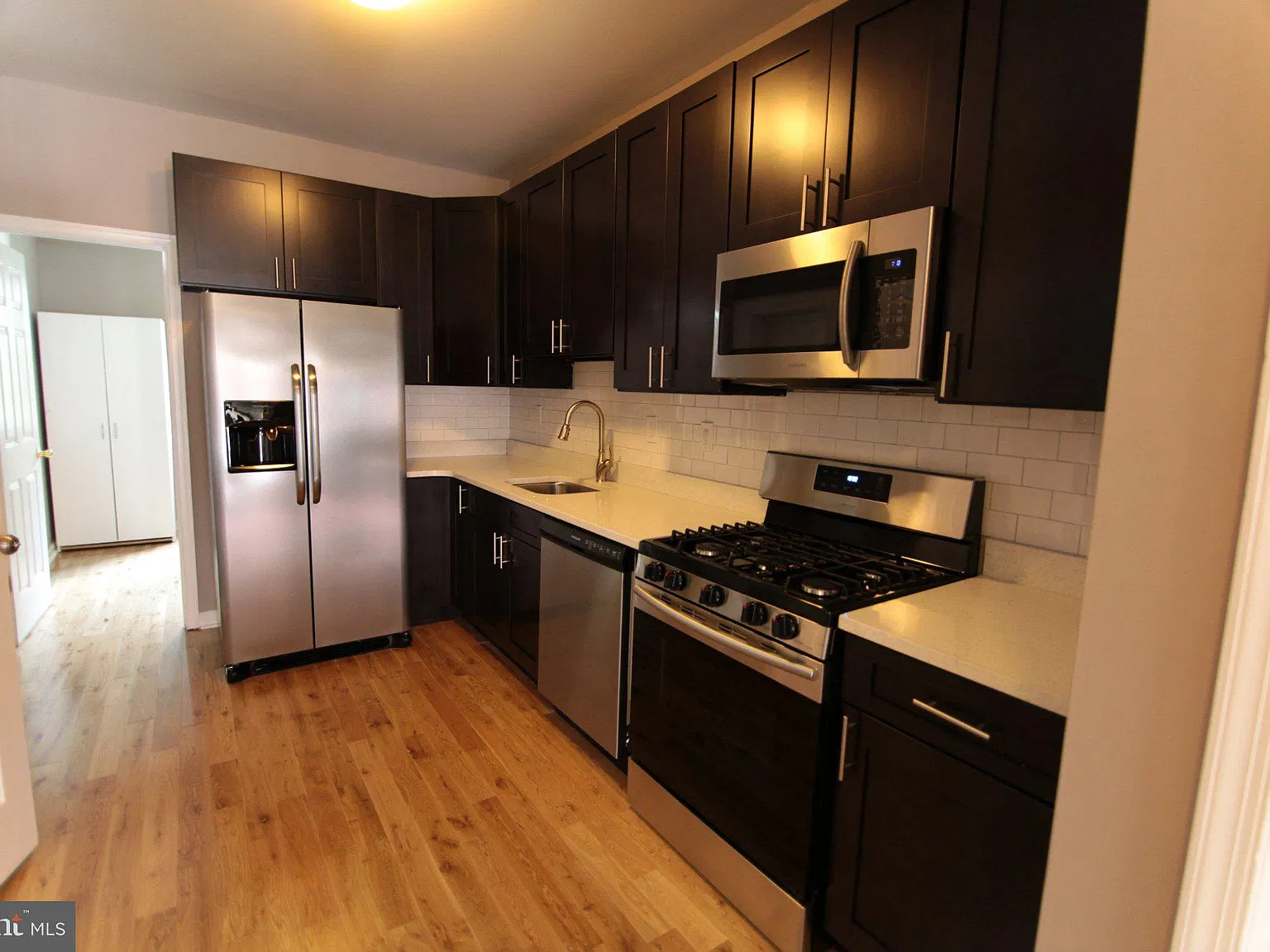 4 bed, 2.0 bath, 1915 sqft, $2,400 — Photo 2