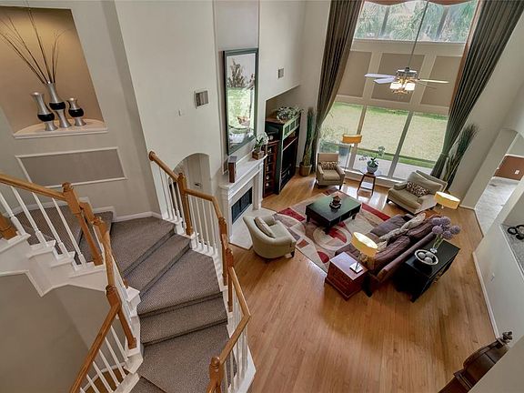 5th image of 310 Shore Breeze Ln