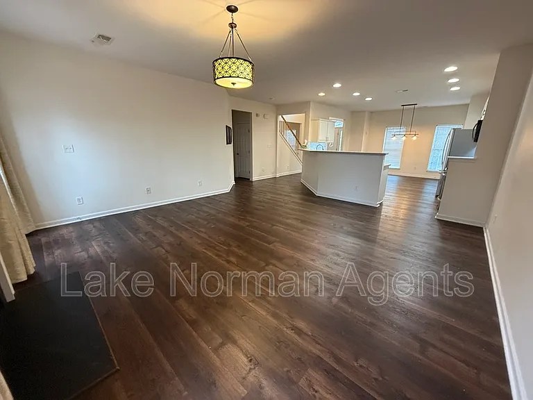 15622 Troubadour Ln — Photo 15