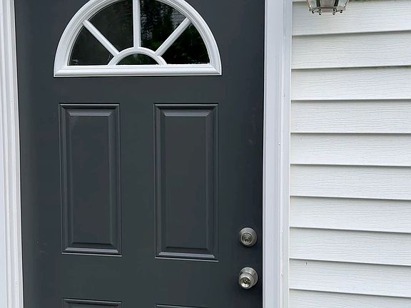 2nd image of 10 Marilyn Ct #B