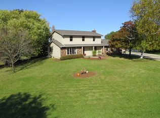 N8883 Leiger Ln, Ixonia, WI 53036
