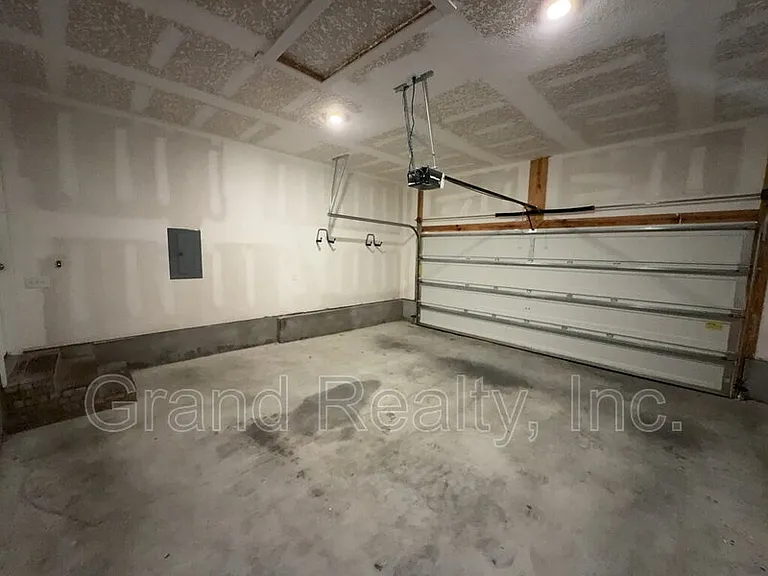 5869 Danbury Blvd — Photo 21