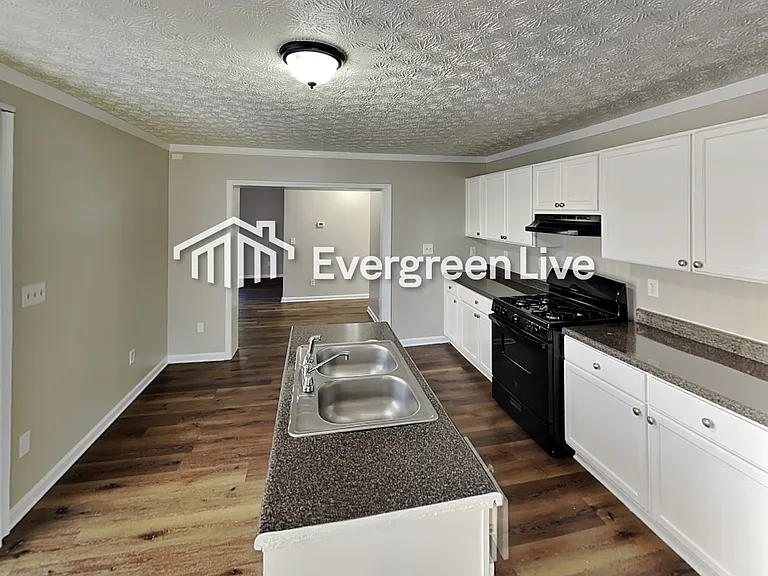 3260 Russell St — Photo 7