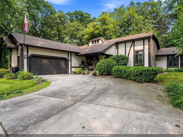 900 Mount Hood Ct, Green Bay, WI 54311