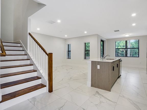 5th image of 352 Bella Sol Way #1