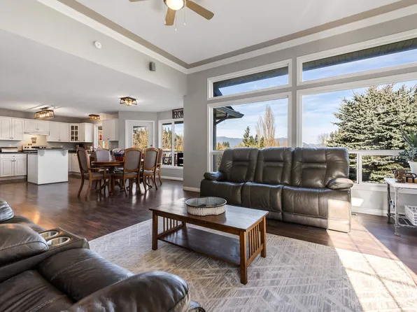 46286 Valleyview Rd, Chilliwack, BC V2R 5P7