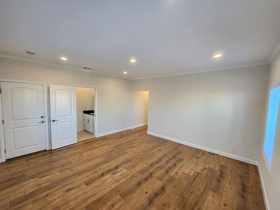 5th image of 5074 Fountain Ave