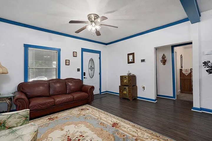 3 bed, 1038 sqft, $1,215 — Photo 3