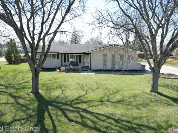 27015 Arden Park Cir, Farmington Hills, MI 48334