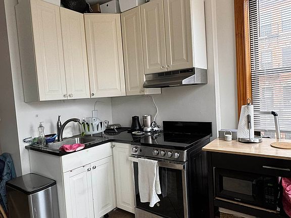 3rd image of 970 Manhattan Ave APT 3L