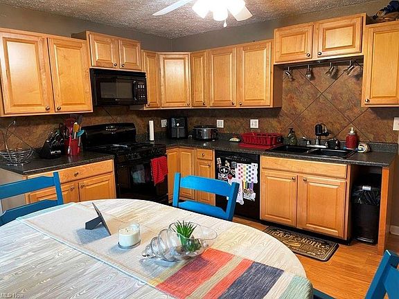 3rd image of 2306 Renwick Dr