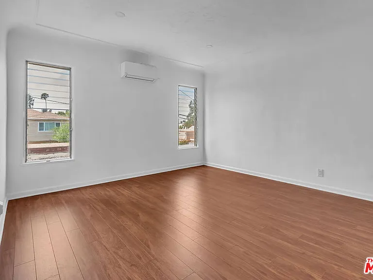 8300 Blackburn Ave — Photo 16