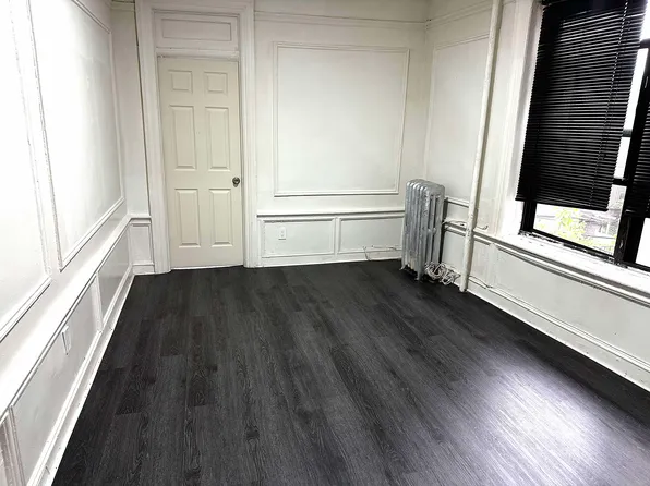 952 Saint Mark's Avenue C7 image 2 of 10