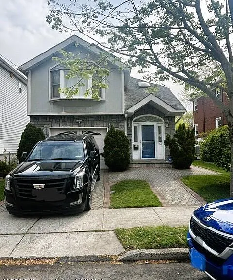 165 Martin Ave — Photo 1