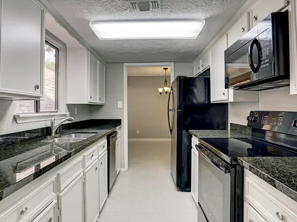 8565 Wilcrest Dr, Houston, TX 77099