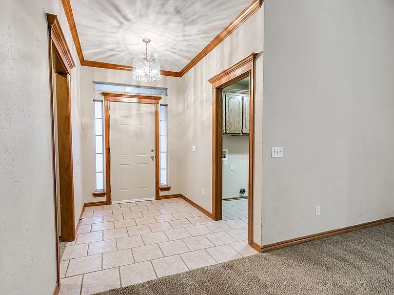 613 Katelyn Ln — Photo 9