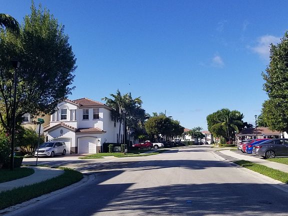 4th image of 10818 NW 84th Ln